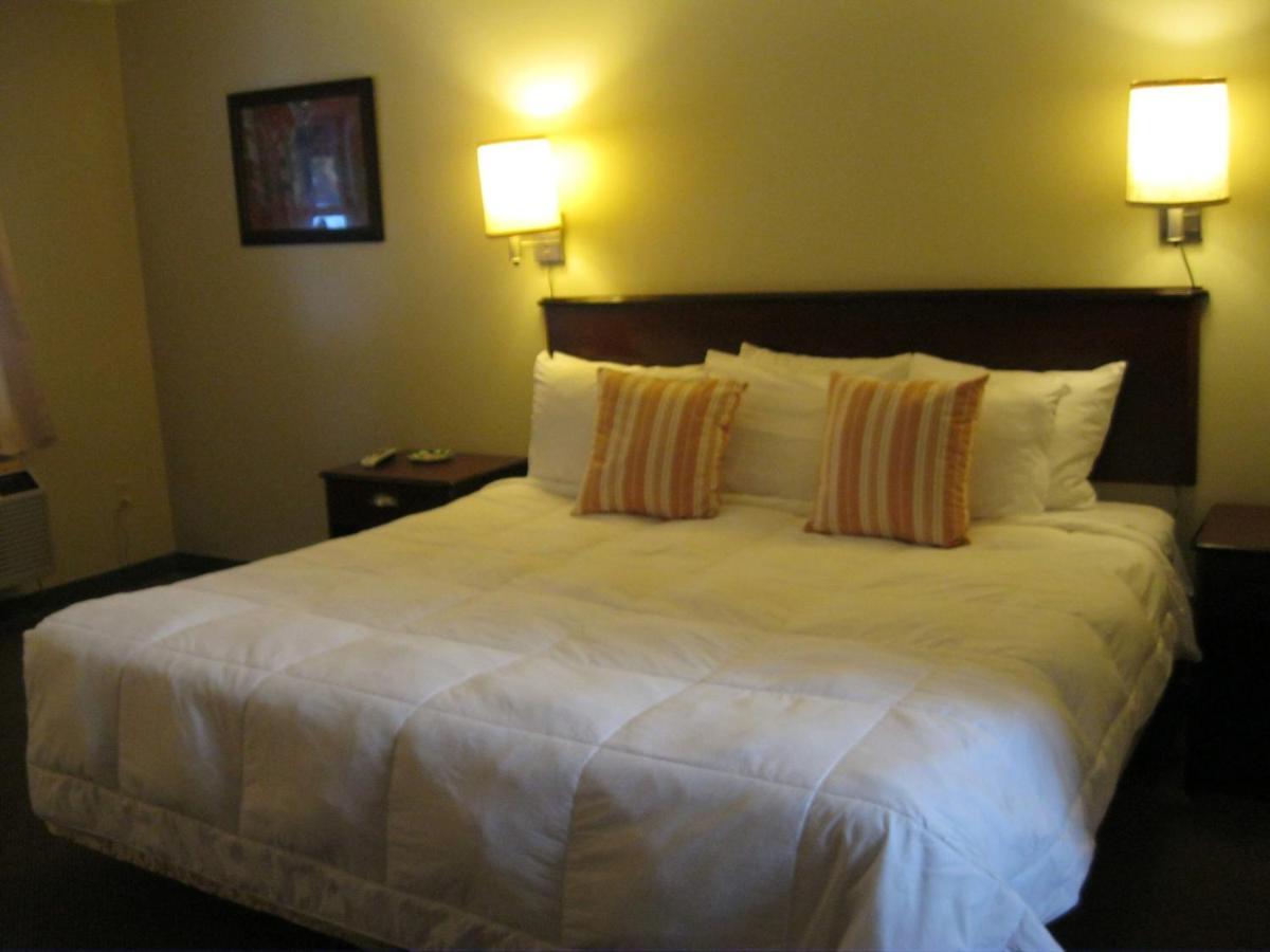 Cedar Hill Lodge Saint Ignace Ngoại thất bức ảnh